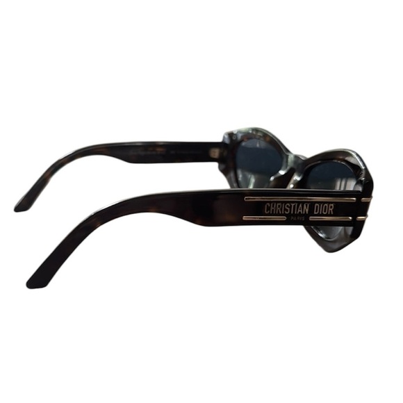 DIOR DiorSignature B1U Butterfly Sunglasses in Tortoise Shell display picture 1